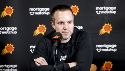 太阳主帅谈9人轮换：我们必须选择最合适的球员|乔丹-奥特|北京|菲尼克斯太阳队|休斯敦火箭队|NBA常规赛_新浪体育_新浪新闻